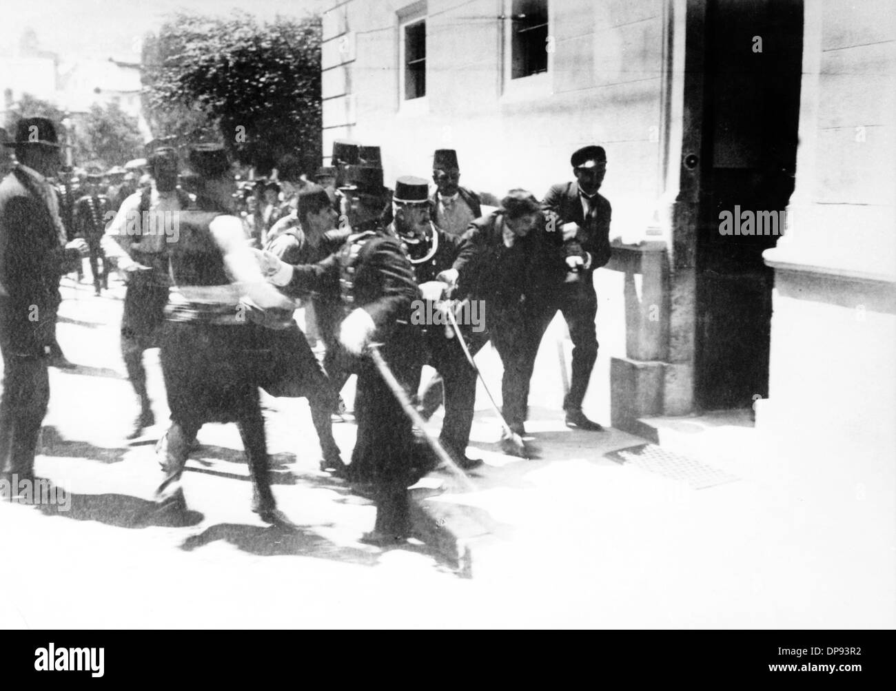 The assassins of the Austrian heir presumptive to the Austro-Hungarian throne Archduke Franz Ferdinand, Nedeljko Cabrinovic, is arrested after the assassination in Sarajevo on 28 June 1914. The assassination and the events following it led to the outbreak of the First World War. Fotoarchiv für Zeitgeschichte Stock Photo