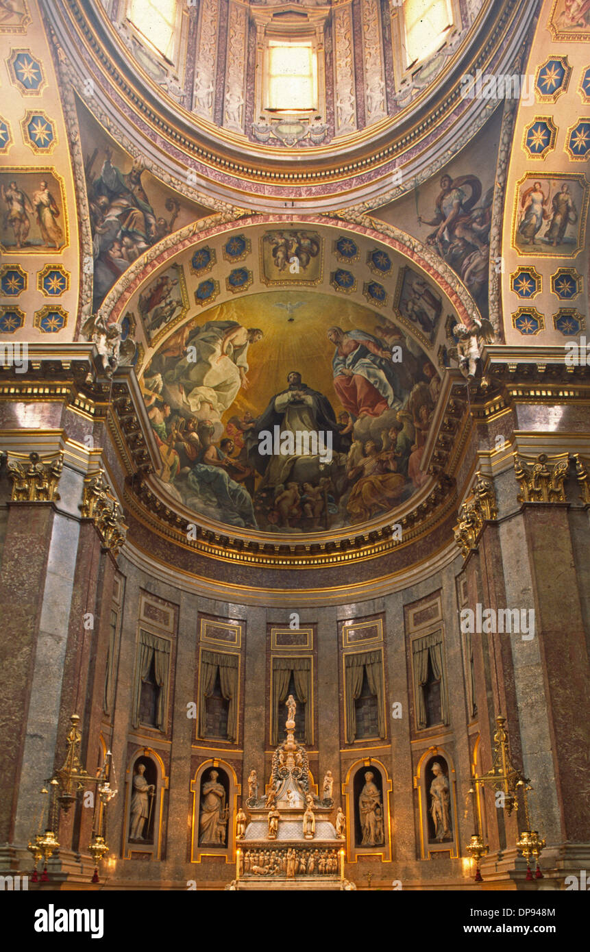 Arca di San Domenico by Nicola Pisano (1265), with candlesticks by