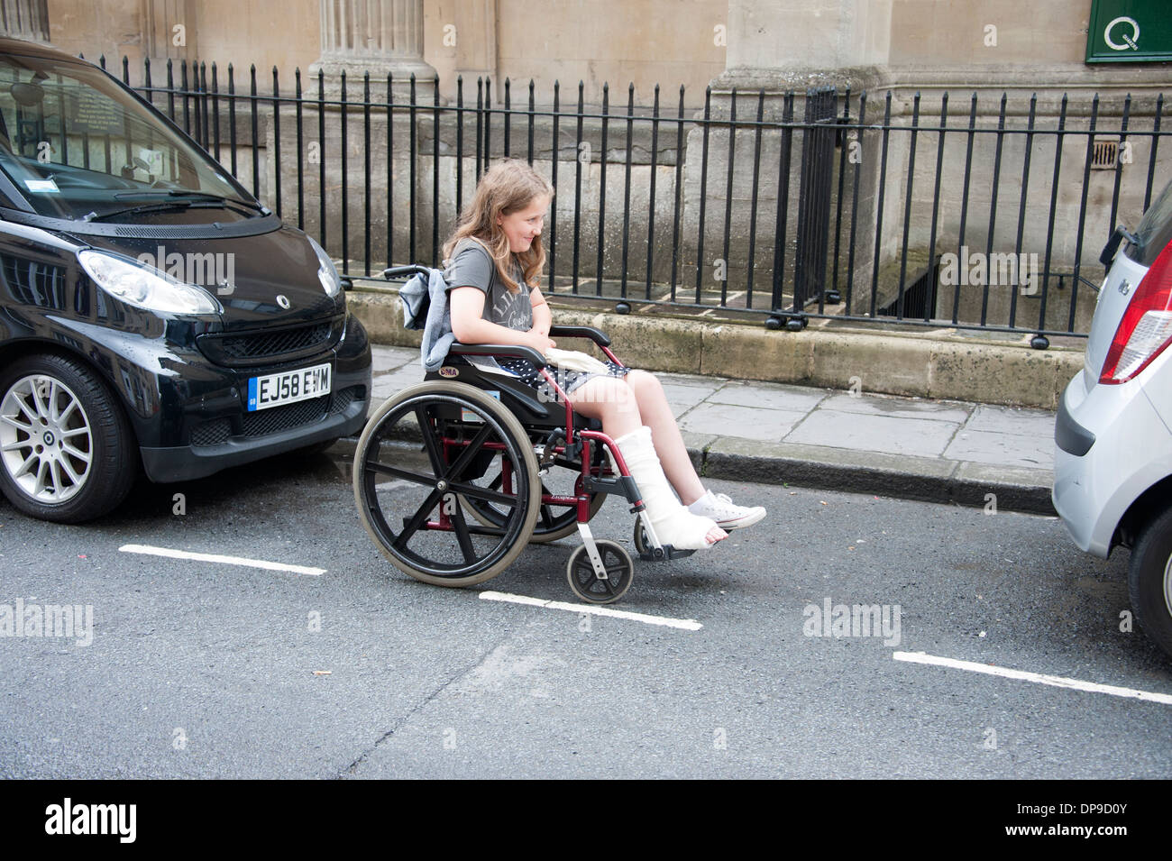 Girl in wheelchair hi-res stock photography and images - Alamy