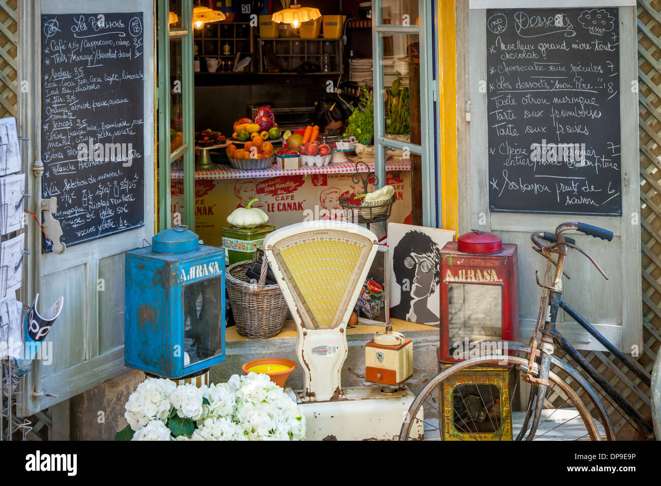 Open window of outdoor cafe - Les Filles Du Patissier in Saint Remy de-Provence, France Stock Photo