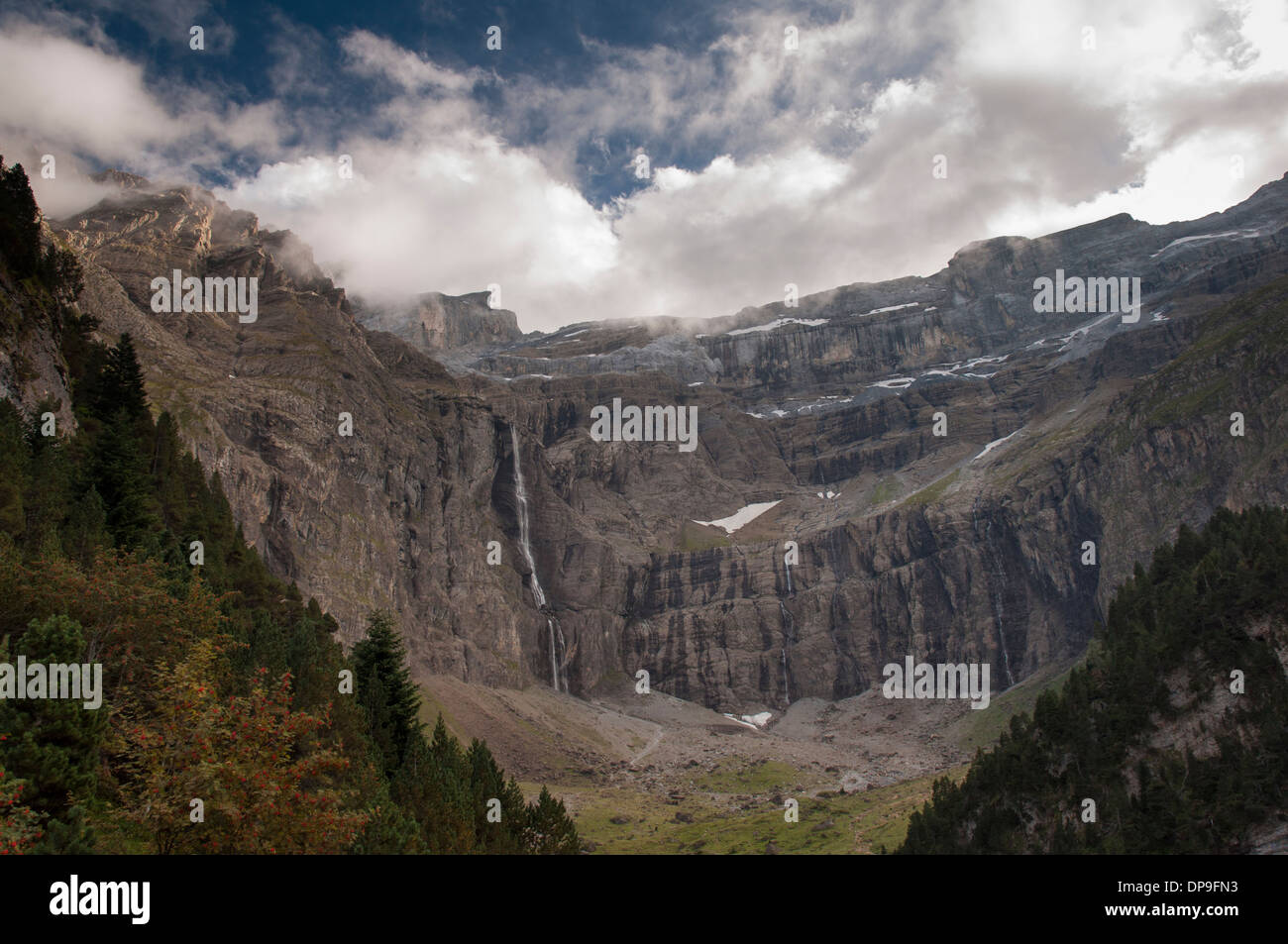 Cascade waterfall hi-res stock photography and images - Alamy