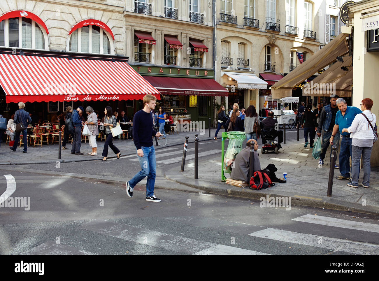 Latin Quarter Paris General Street Scene Stock Photo Alamy street-restaurants-beside-sorbonne-university-in-the-latin-quarter