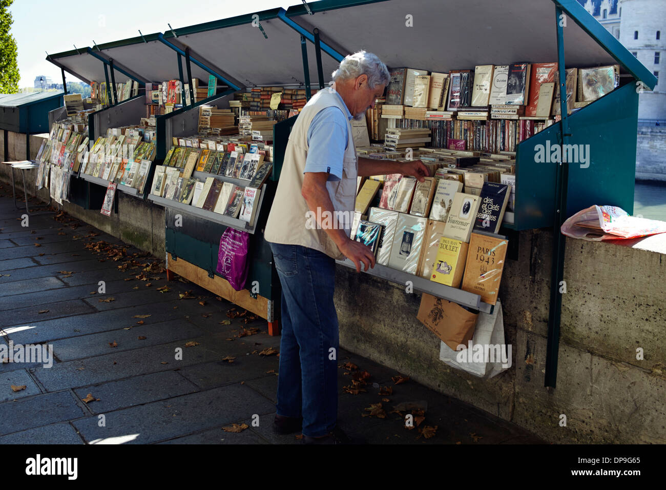 Bookseller on bank of river Seine, Paris Stock Photo