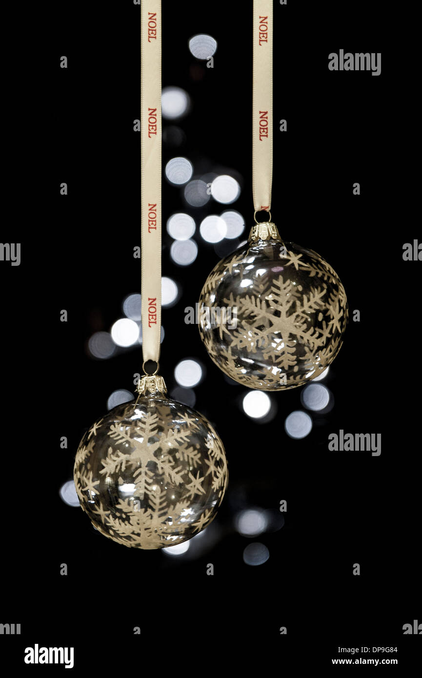 Christmas tree clear glass baubles hi-res stock photography and images ...