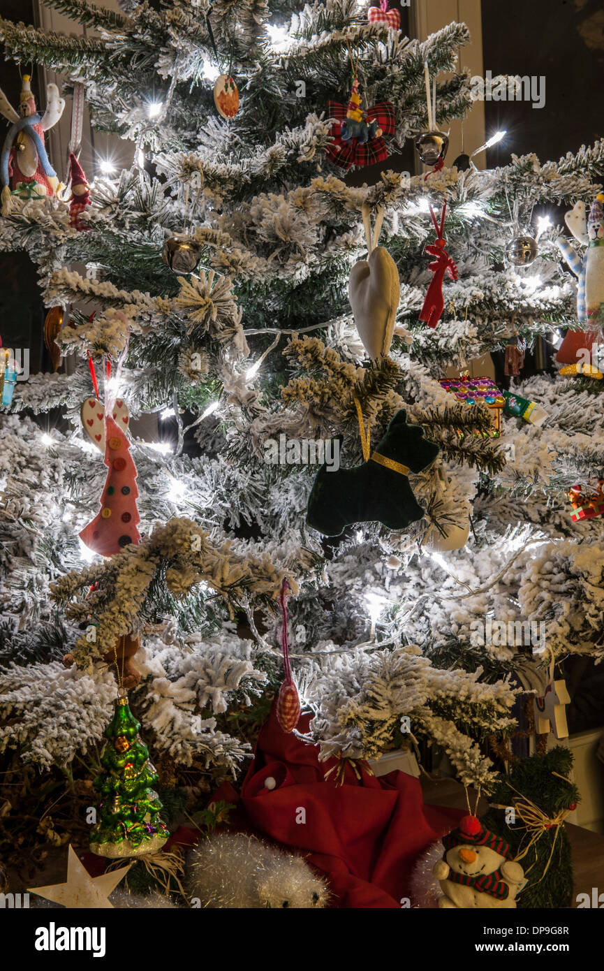 Christmas tree clear glass baubles hi-res stock photography and images ...