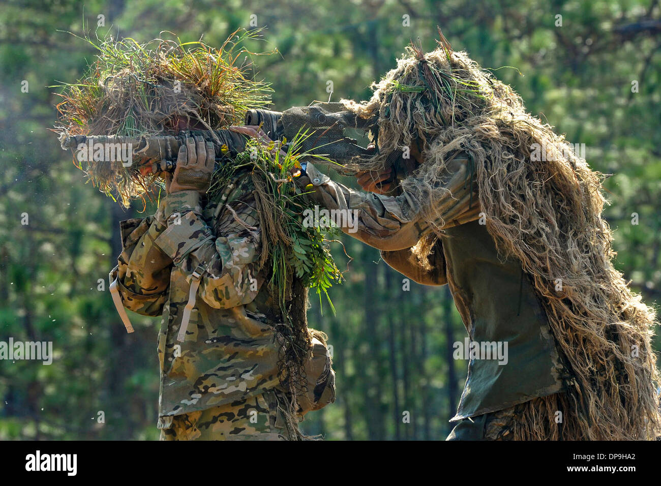 Sniper ghillie suit hi-res stock photography and images - Alamy
