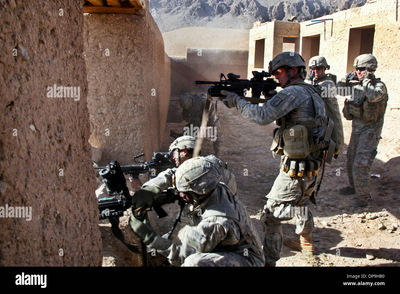 U.S. soldiers engage enemy combatants in Chak District, Wardak Province, Afghanistan Stock Photo