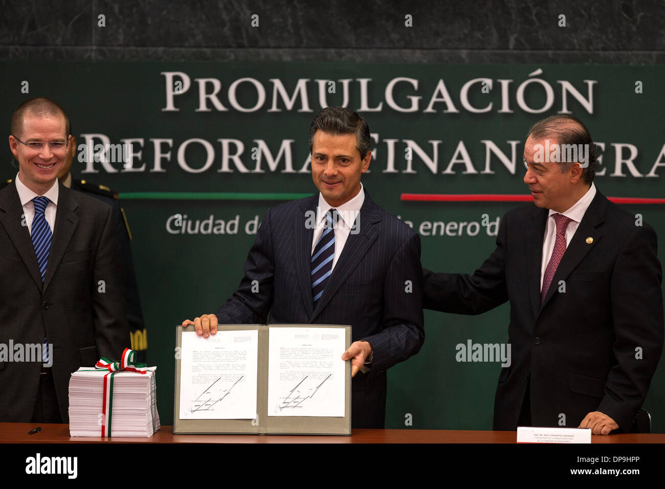Mexico City, Mexico. 9th Jan, 2014. Mexican President Enrique Pena Nieto (C), President of the Board of Senate Chamber Raul Cervantes (R), and the President of the Board of the Permanent Comission of the Congress Ricardo Anaya (L), take part during the promulgation of the Financial Reform, in Los Pinos official residence, in Mexico City, capital of Mexico, on Jan. 9, 2014. Credit:  Guillermo Arias/Xinhua/Alamy Live News Stock Photo