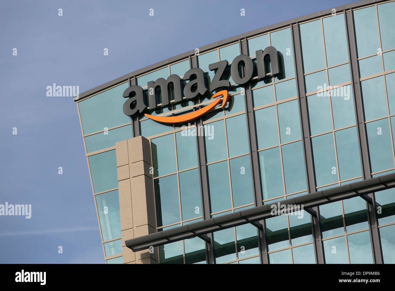 Amazon logo hi-res stock photography and images - Alamy