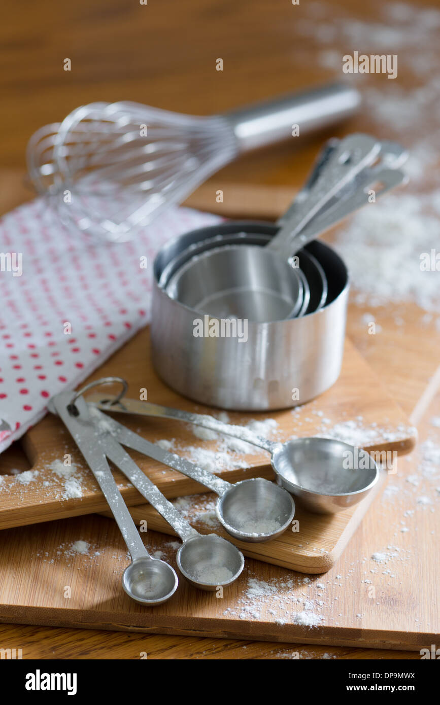 https://c8.alamy.com/comp/DP9MWX/cooking-and-baking-equipment-made-of-stainless-steel-DP9MWX.jpg
