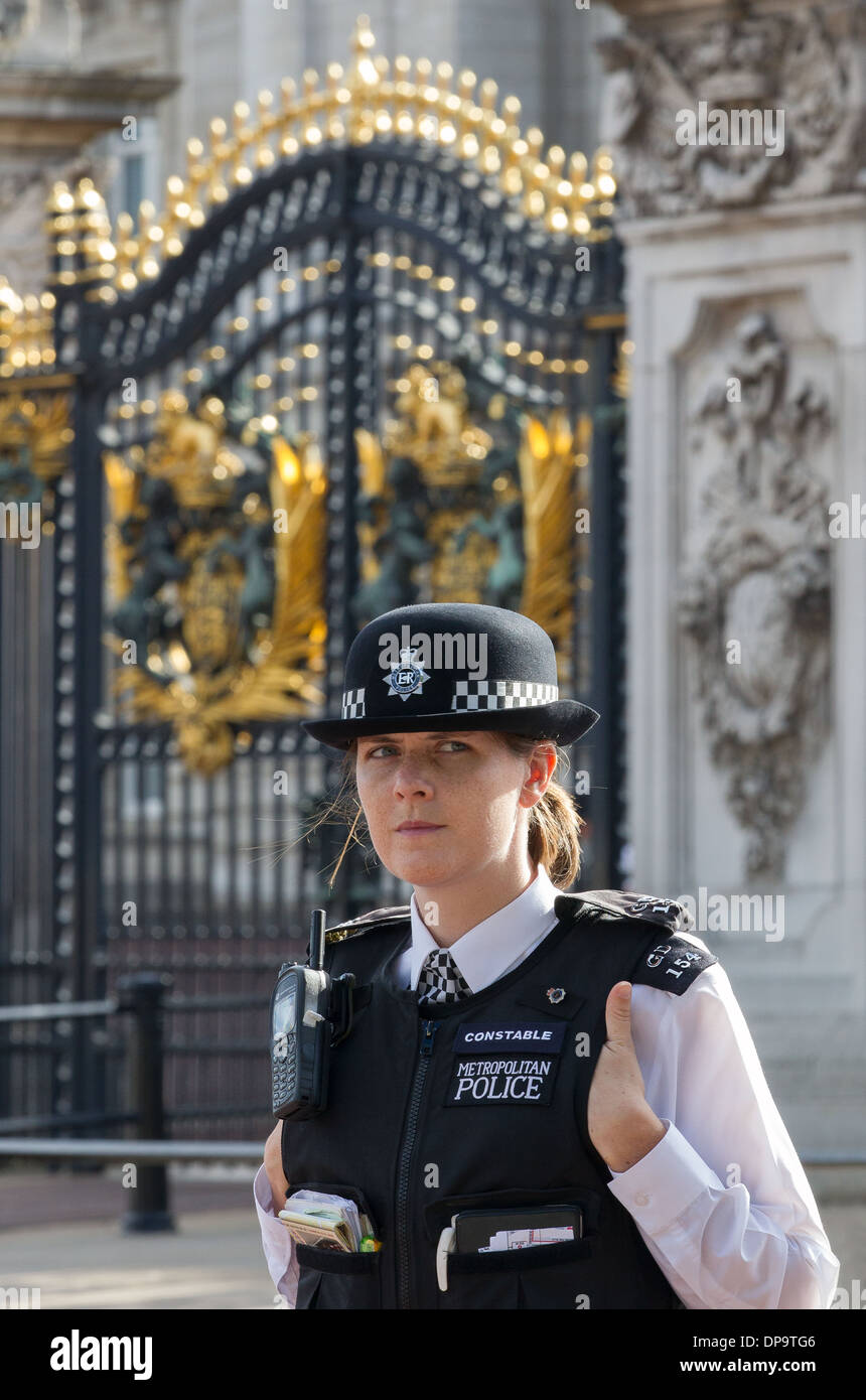 Uk Female Police Hi res Stock Photography And Images Alamy