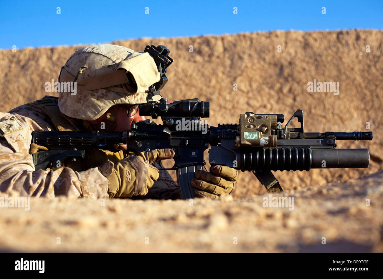 U.S. rifleman with the 1st Battalion, 9th Marine Regiment, during a firefight with insurgents, Afghanistan Stock Photo
