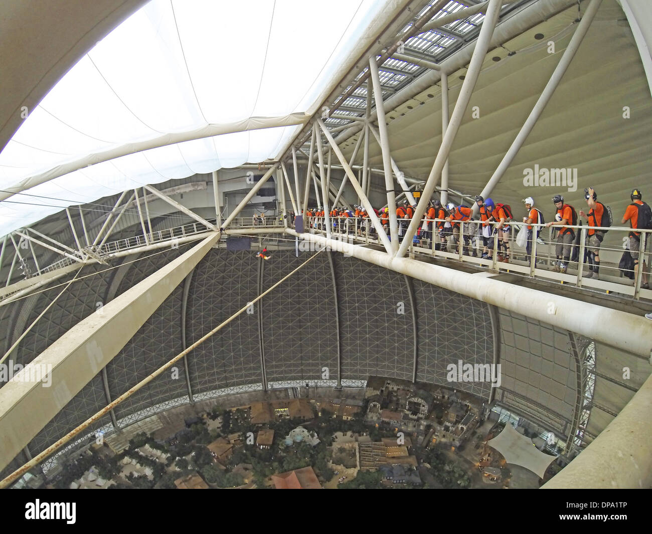 Base jumping parachutes hires stock photography and images Alamy