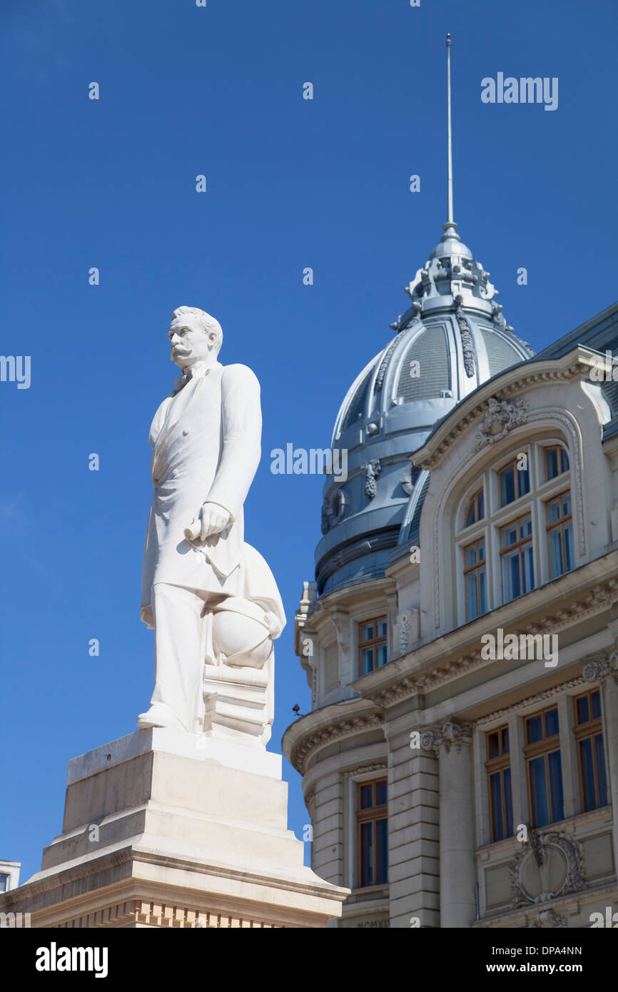 Statue in Piata Univeritatii, Bucharest, Romania Stock Photo Alamy