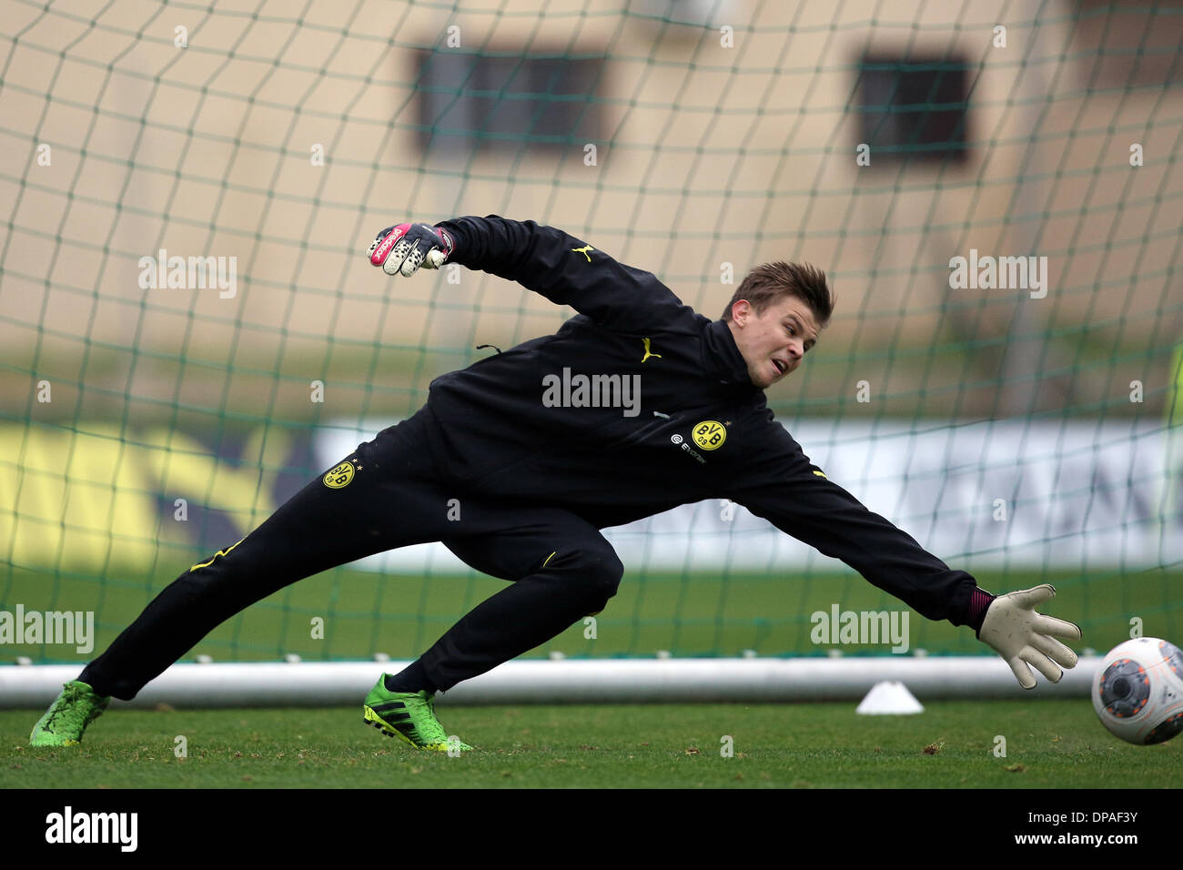 La Manga, Spain. 10th Jan, 2014. Goalkeeper Mitchell Langerak takes part in a training session Borussia Dortmund's training camp in La Manga, Spain, 10 January 2014. The German Bundesliga team is preparing for the second part of the season at their training camp in Spain. Photo: KEVIN KUREK/dpa/Alamy Live News Stock Photo