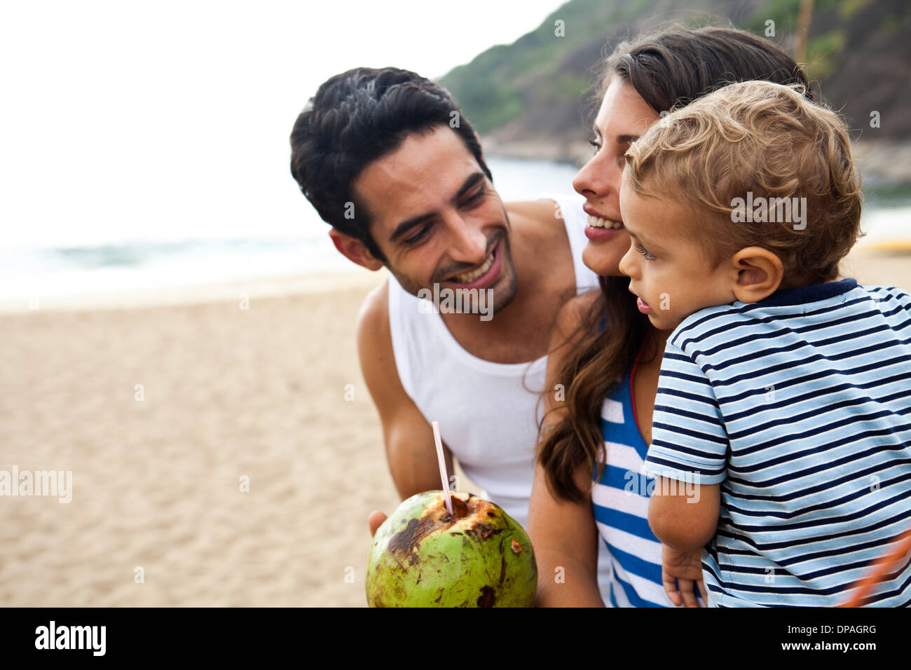 Family on summer beach hi-res stock photography and images - Alamy