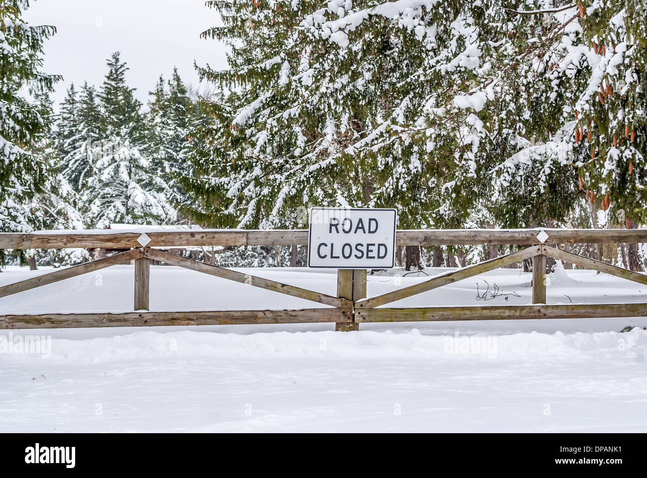 Closed for winter sign hires stock photography and images Alamy