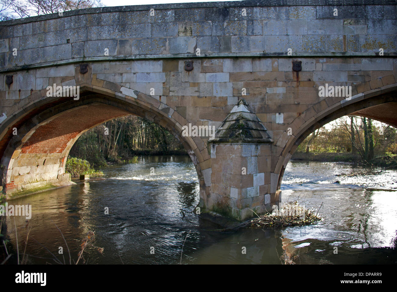Stone bridge over river hi-res stock photography and images - Alamy