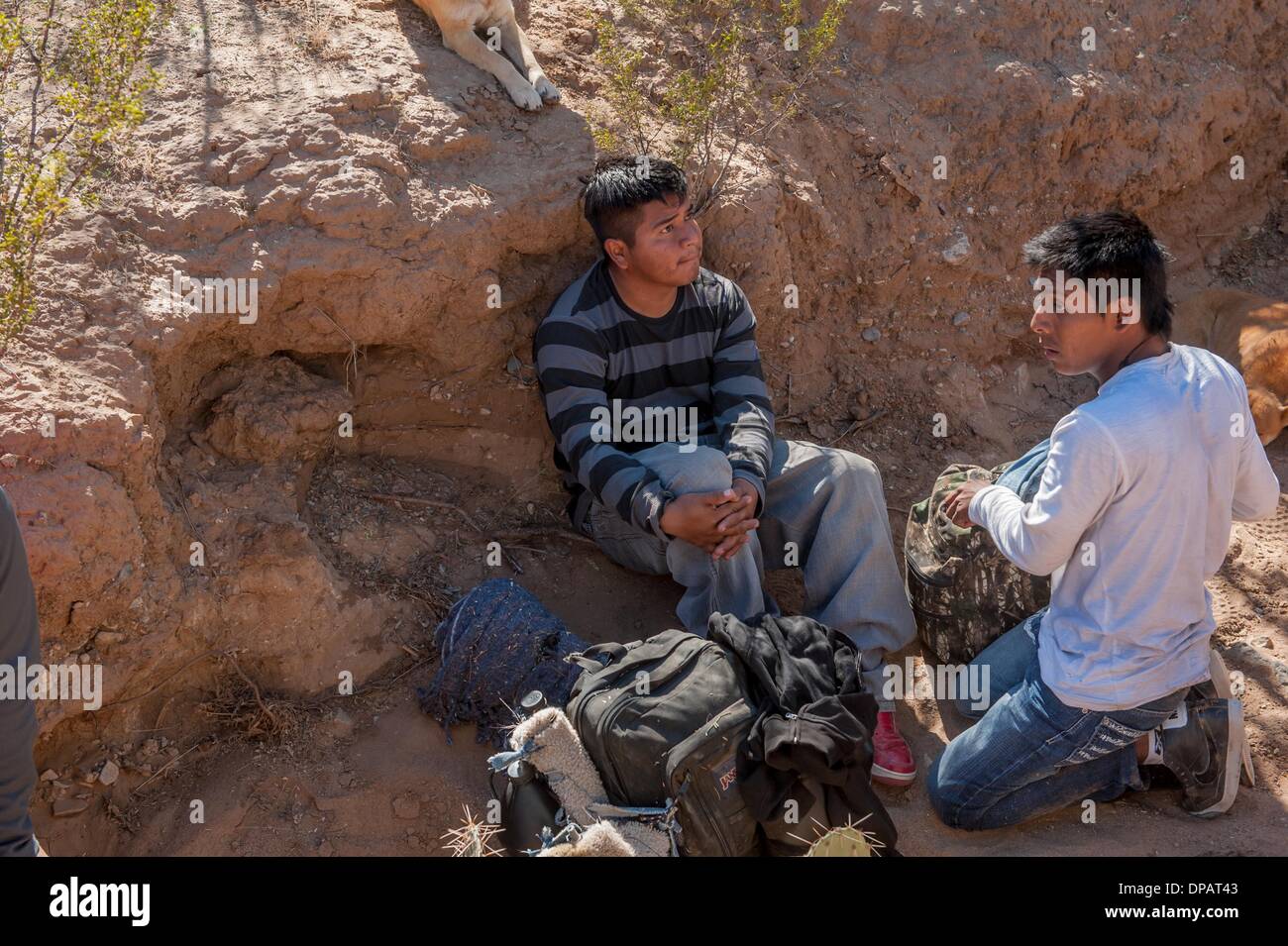 Sells, Arizona, USA. 10th Jan, 2014. Two of five suspected undocumented