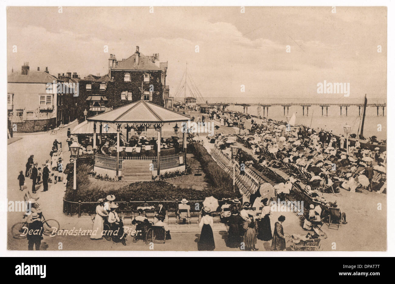 DEAL/KENT/BANDSTAND/PIER Stock Photo - Alamy