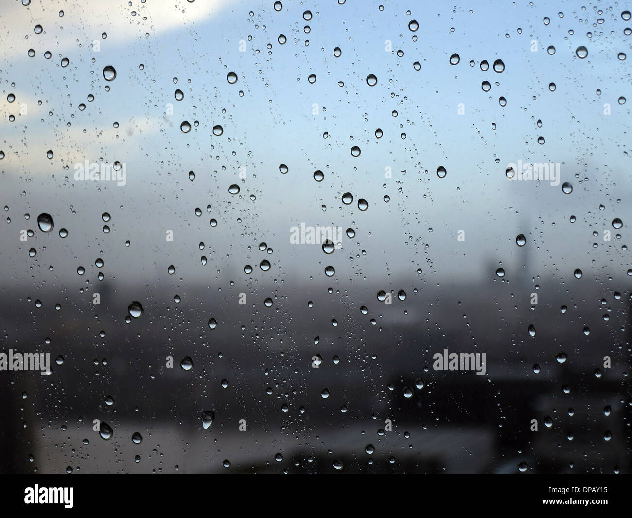 Rain on window pane hi-res stock photography and images - Alamy