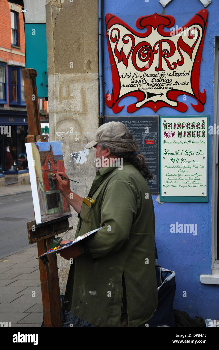 artist in Glastonbury High Street, Somerset UK Stock Photo Alamy
