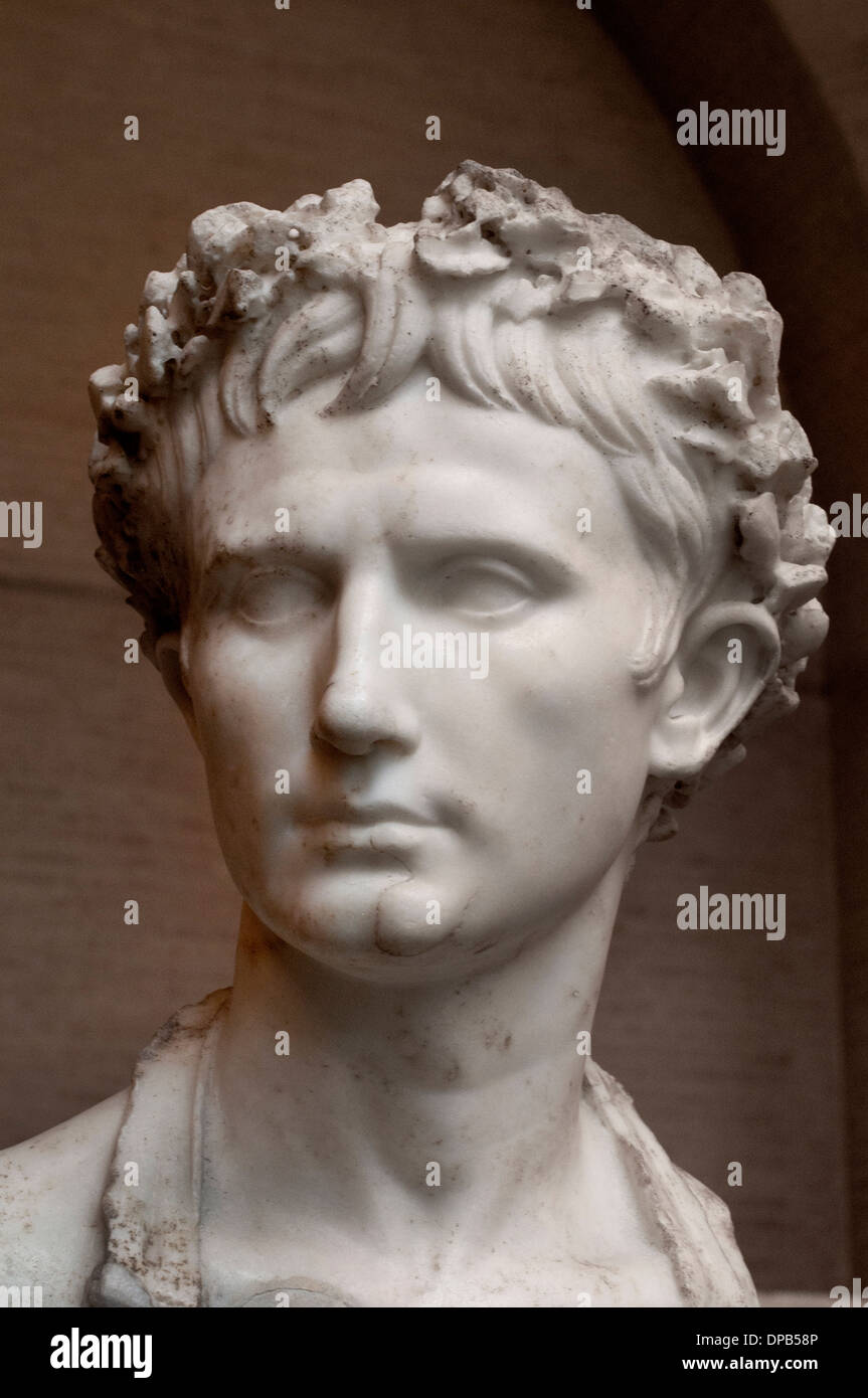 Emperor  Caesar Augustus with the Civic Crow 45-50 Roman Rome (called Augustus Bevilacqua ) Stock Photo
