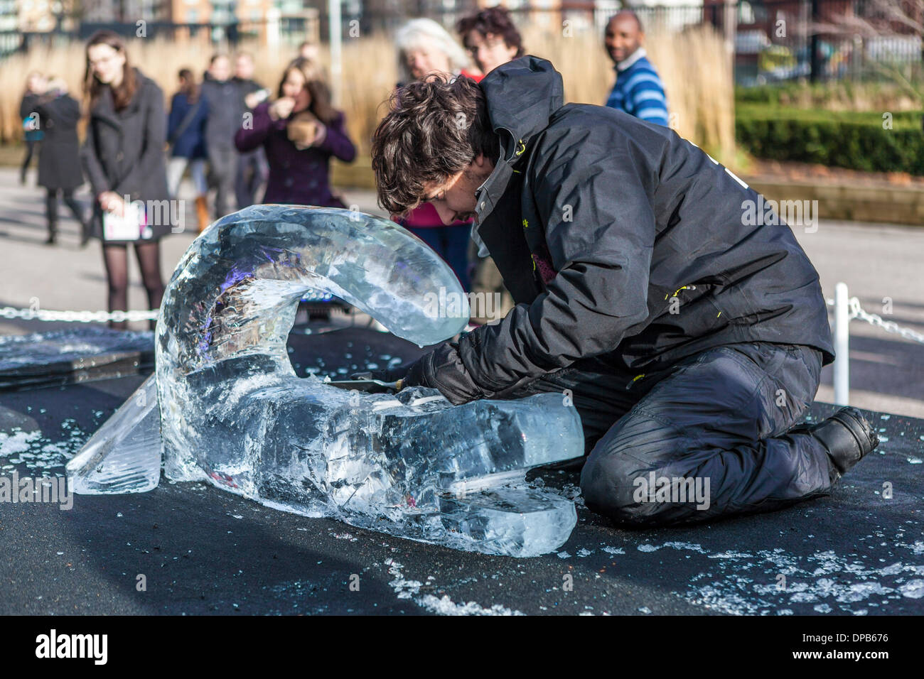 Ice crocodile sculpture hi-res stock photography and images - Alamy