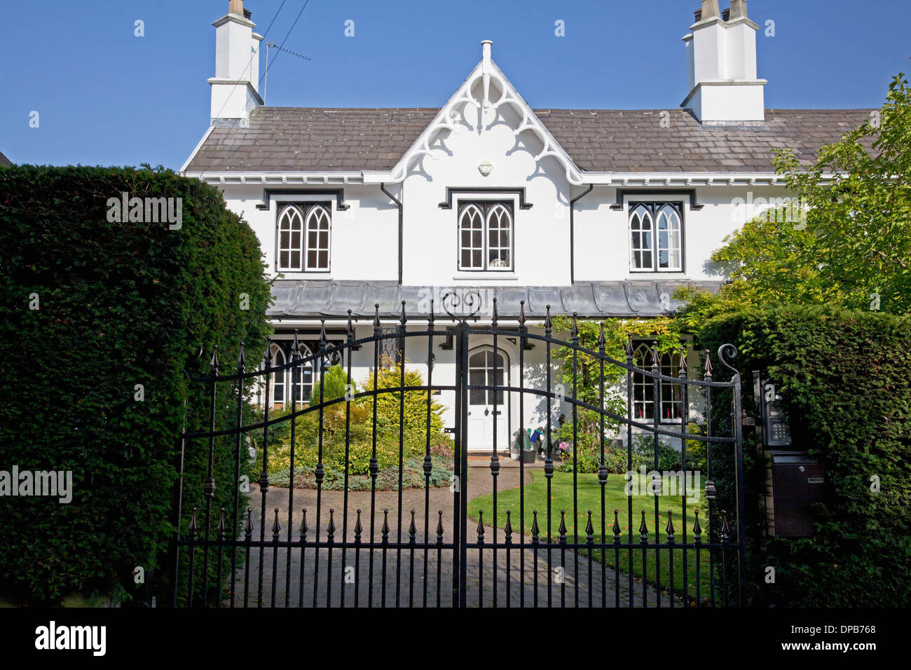 Gothic-style house with gated driveway, Grappenhall, Cheshire Stock Photo