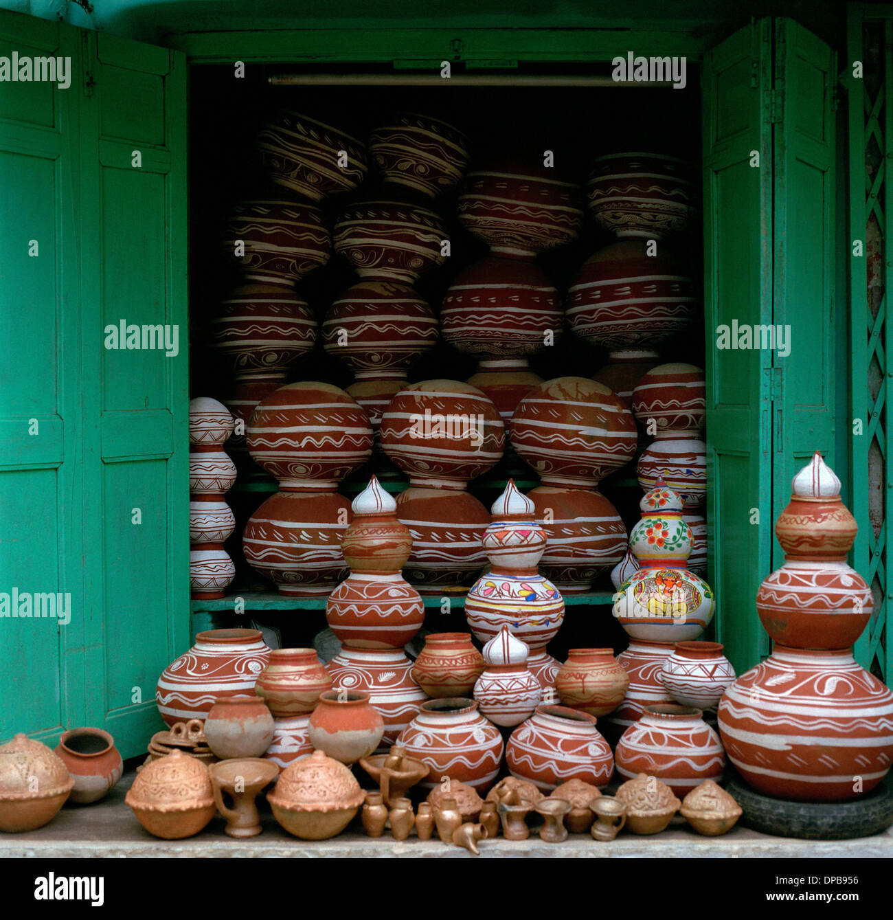 Pottery in Udaipur in Rajasthan in India in South Asia. Culture Craft
