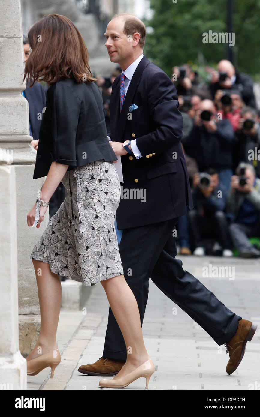 Prince Edward, Earl of Wessex arrives at the London Clinic where his father Prince Philip the Duke of Edinburgh is hospitalised Stock Photo