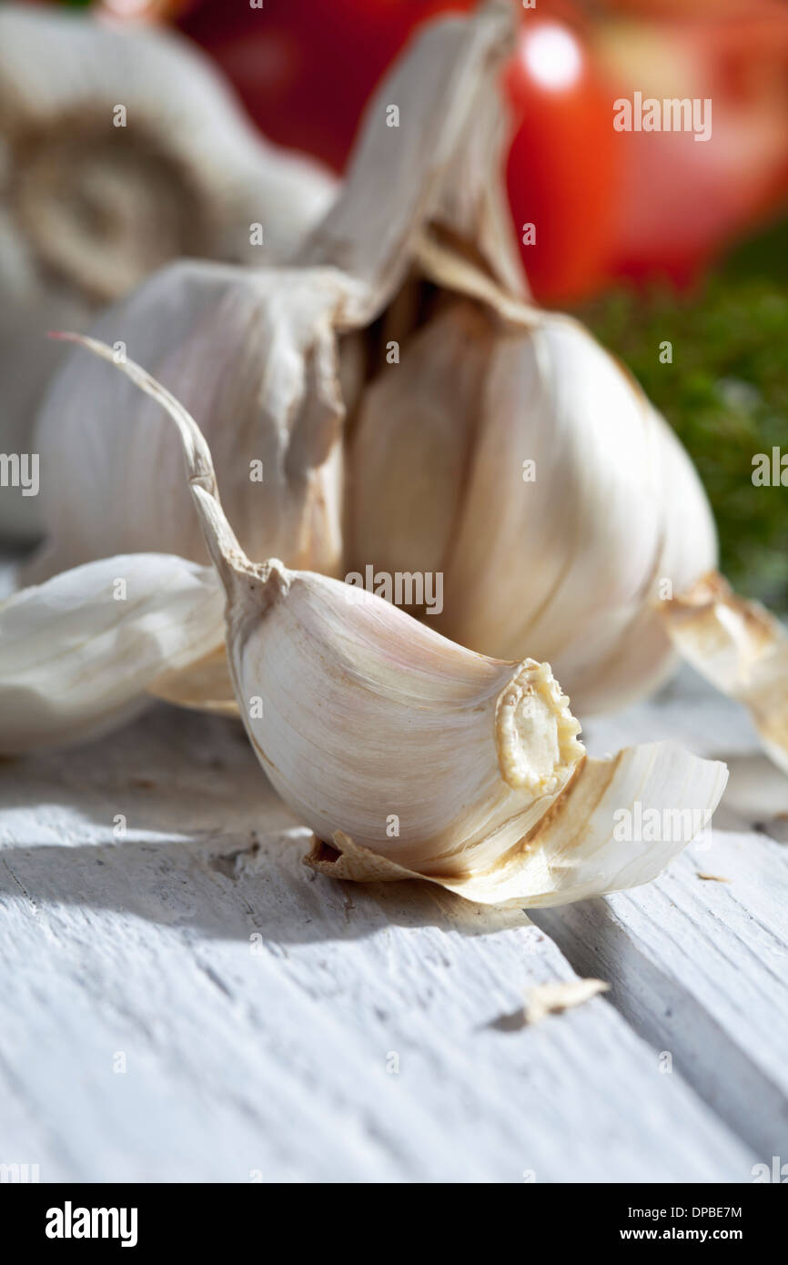 Garlic herbs wood hi-res stock photography and images - Alamy