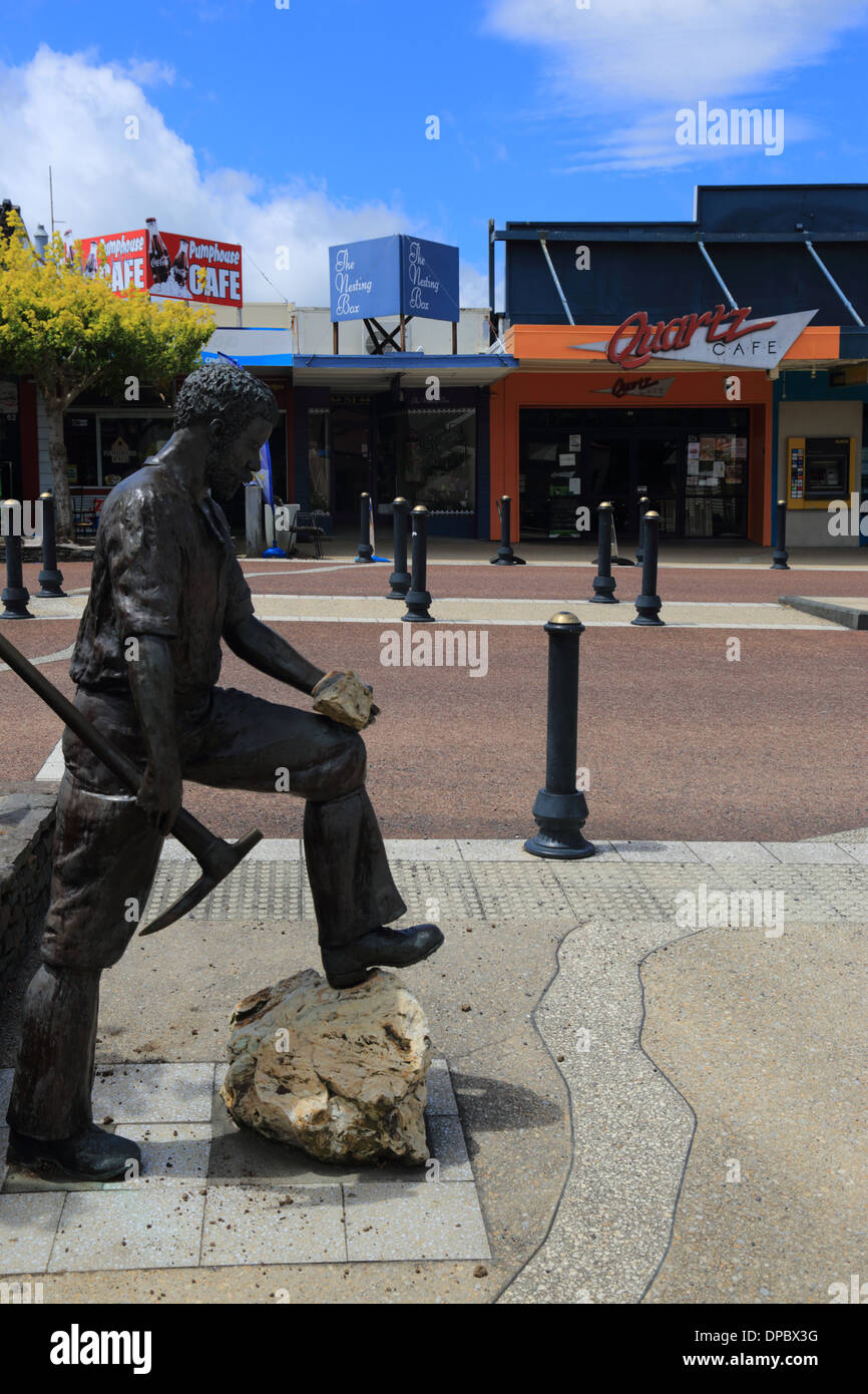 Bronze statue of The Miner Seddon Road, Waihi, New Zealand Stock Photo