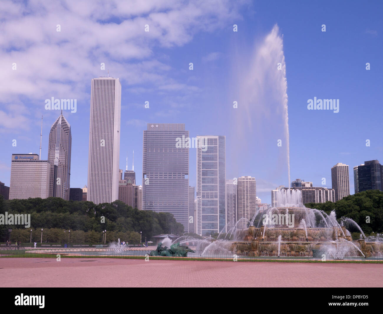 Buckingham Fountain in Grant Park Chicago Illinois USA Stock Photo - Alamy