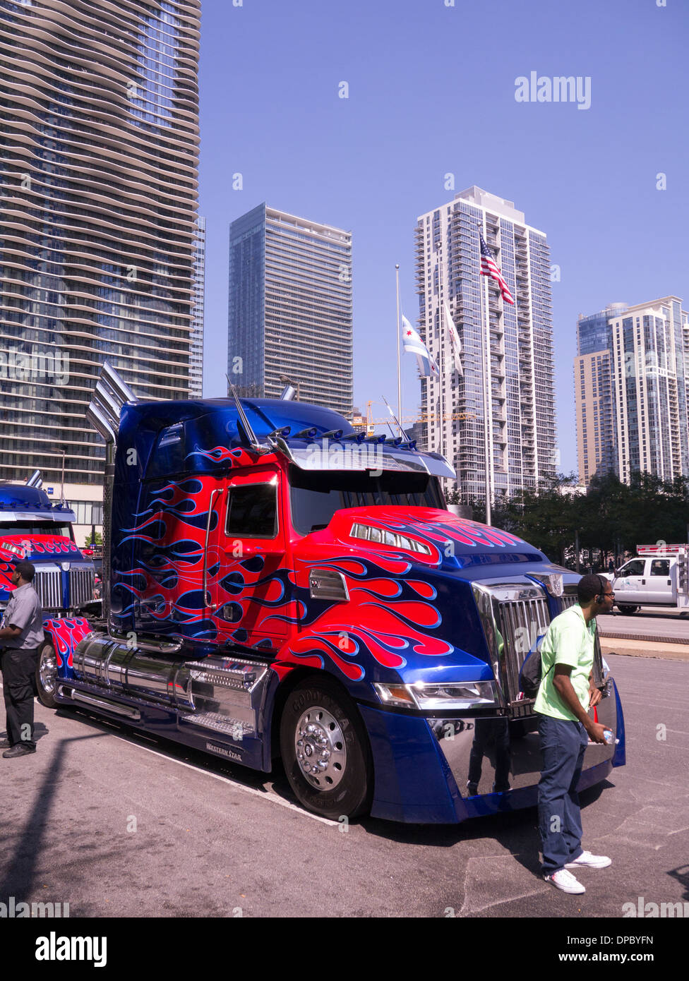 Vehicles in Chicago for the filming of Transformers 4 Stock Photo Alamy