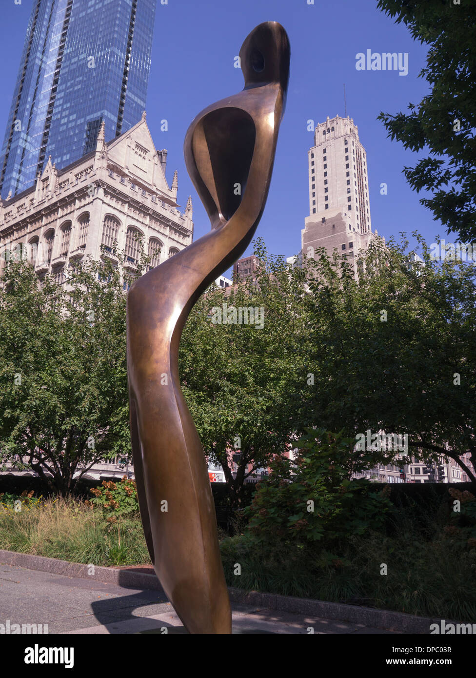 Large Interior Form by Henry Moore in the North Garden at the Art Institute of Chicago Stock Photo