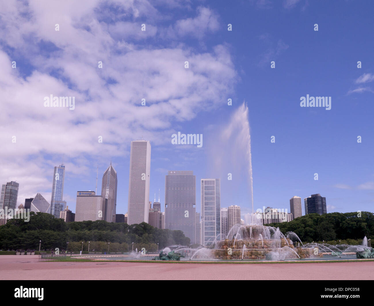 Buckingham Fountain in Grant Park Chicago Illinois USA Stock Photo - Alamy