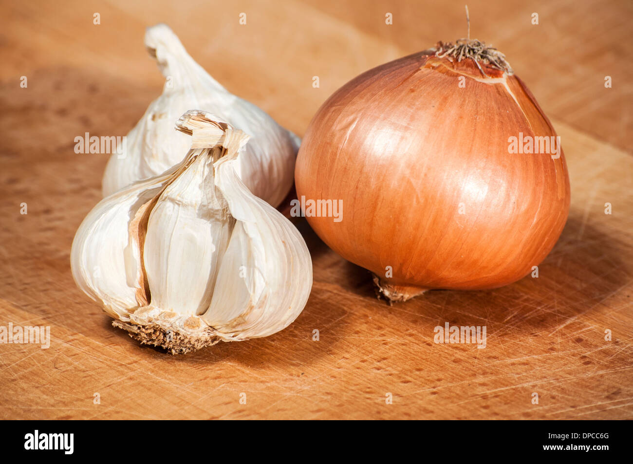 Onion and garlic bulbs Stock Photo Alamy