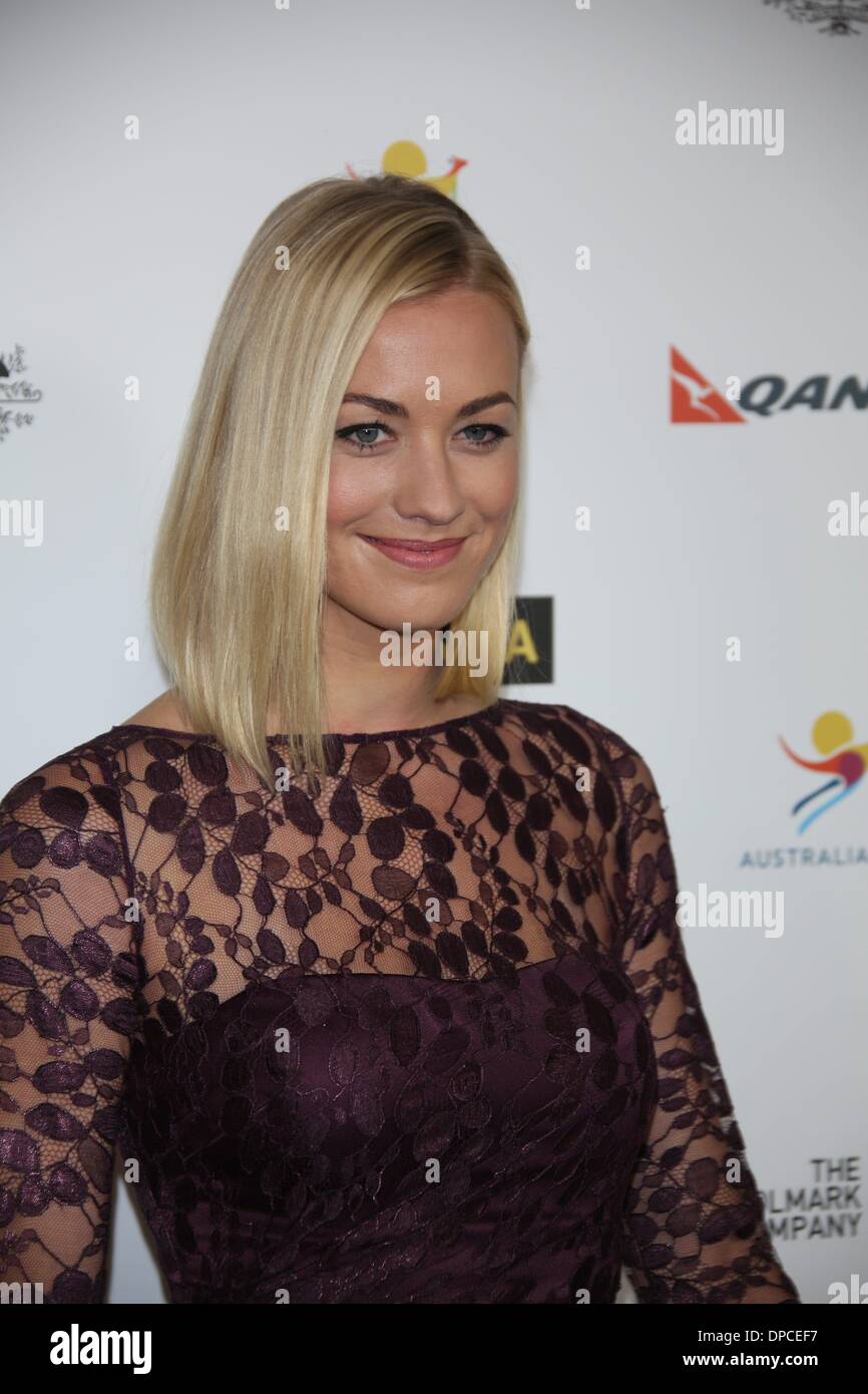 Yvonne strahovski hi-res stock photography and images - Alamy