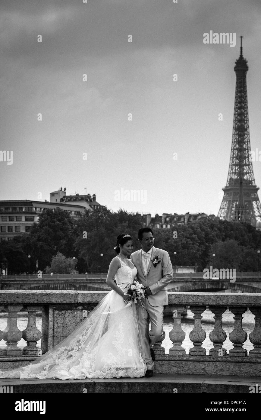 Wedding with the Eiffel tower, Paris Stock Photo