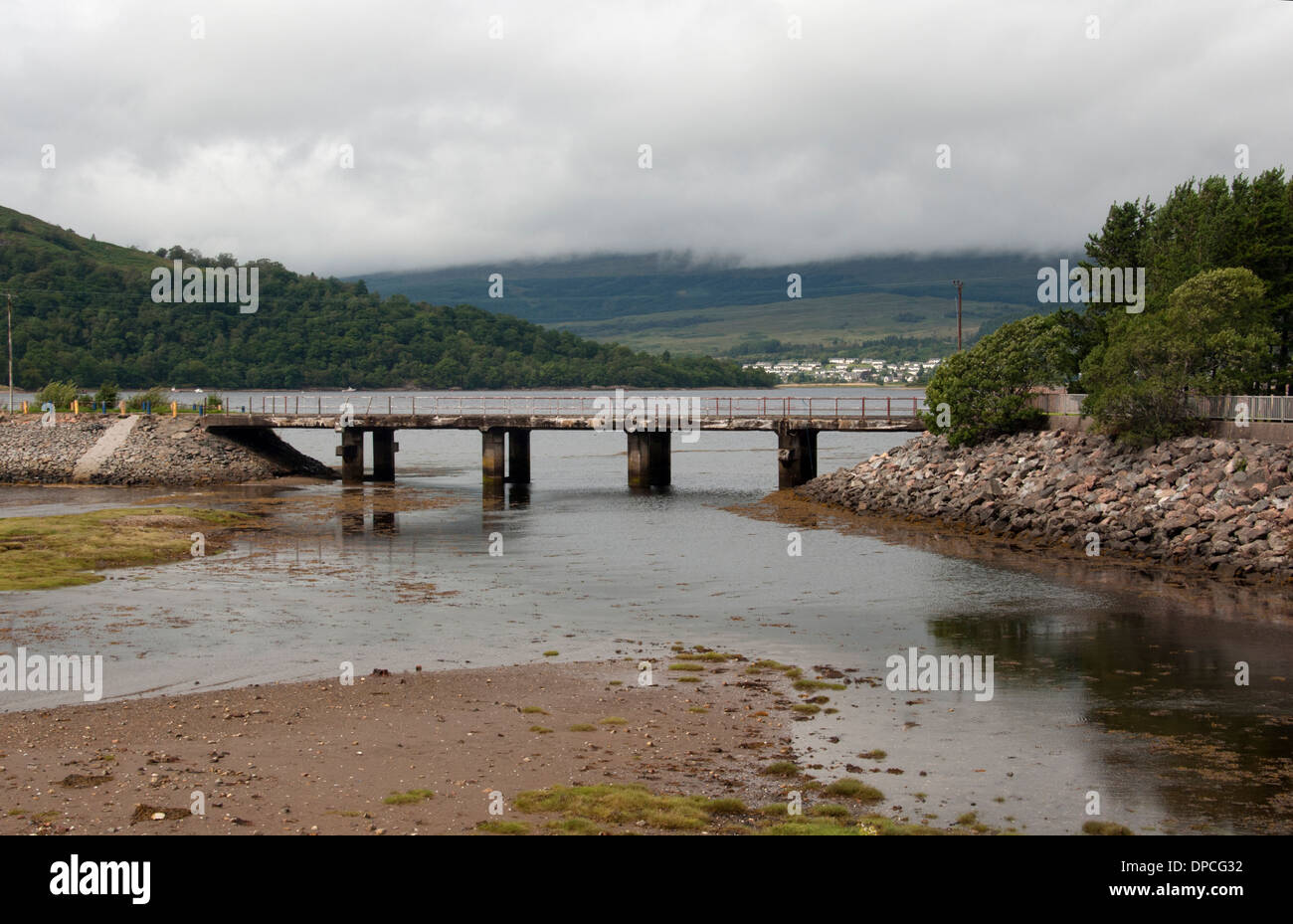 SCOTLAND; HIGHLANDS; FORT WILLIAM; BRIDGE OVER LOCH LINNHE ESTUARY ...