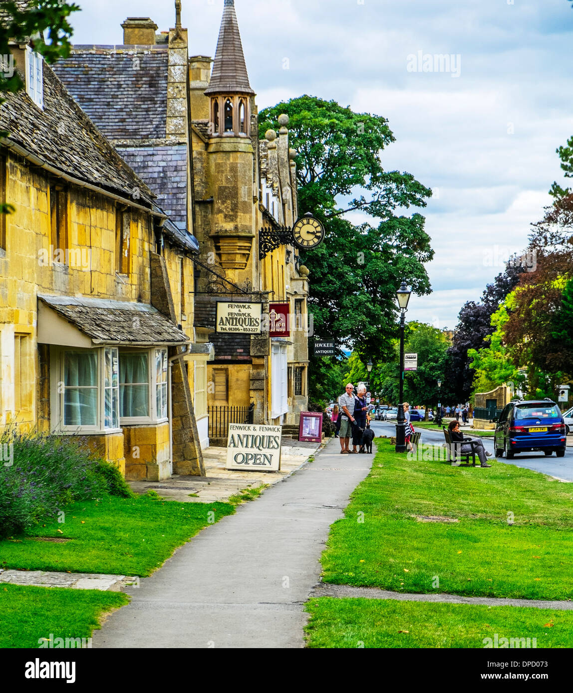 Broadway cotswolds antiques hi-res stock photography and images - Alamy