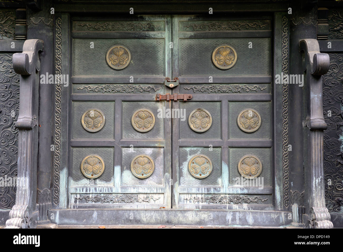 entrance gate to Mausoleum of Tokugawa shoguns Zozoji Temple temple ...