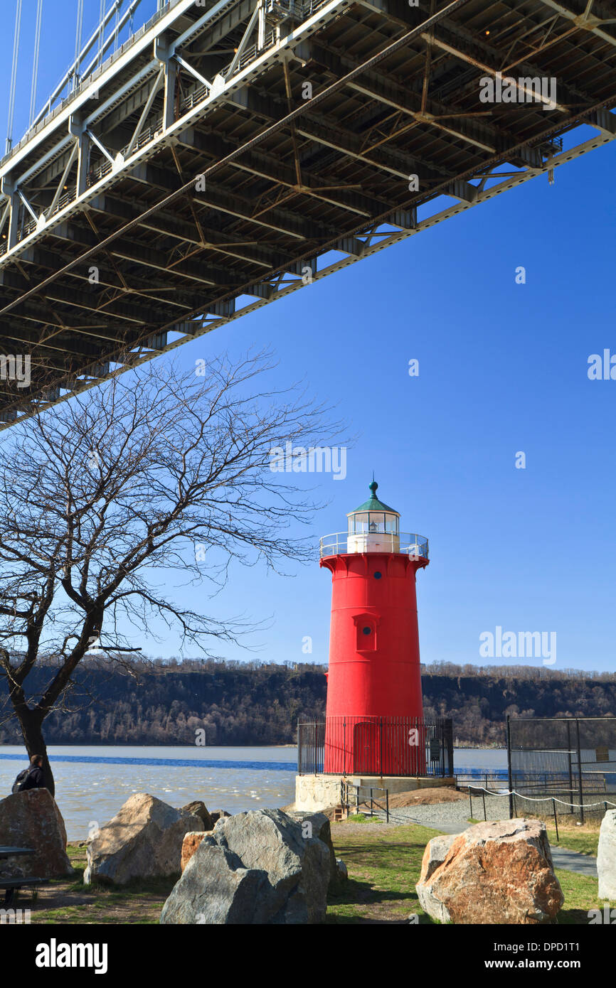 The 'Little Red Lighthouse' underneath the George Washington Bridge on the Hudson River in upper Manhattan in New York, NY Stock Photo