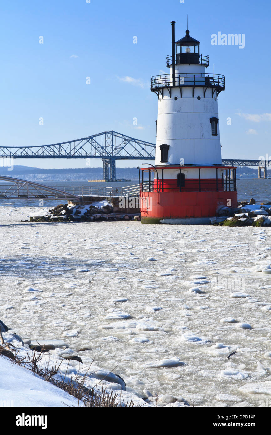 Sleepy Hollow lighthouse in front of the Tappan Zee Bridge on an icy Hudson River in Tarrytown