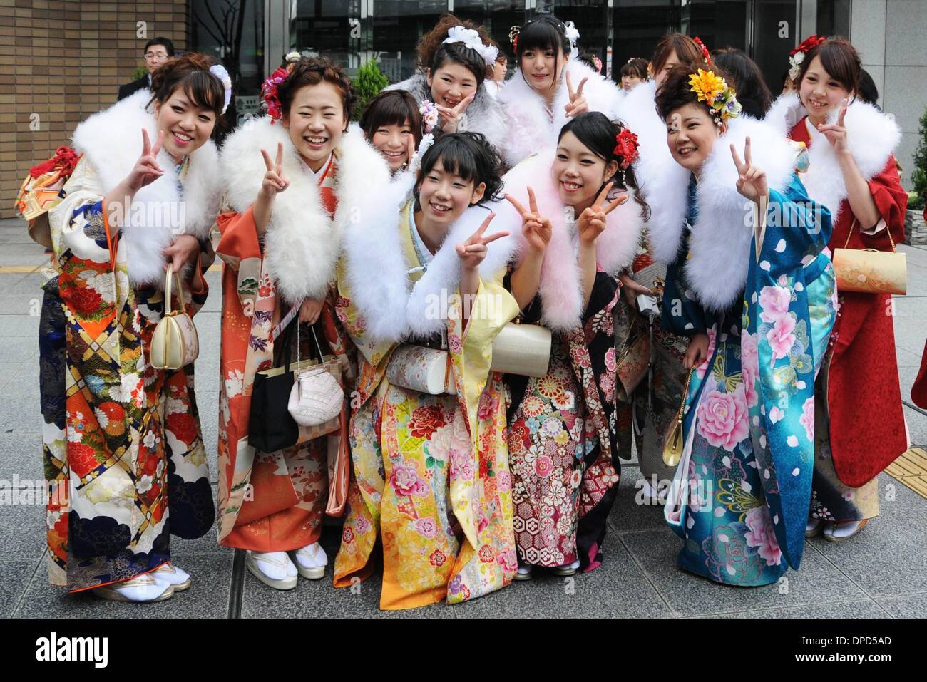 Сколько человек проживает в японии. Сэйдзин но Хи день совершеннолетия. Новый год в Японии. Япония люди. Народы Японии.
