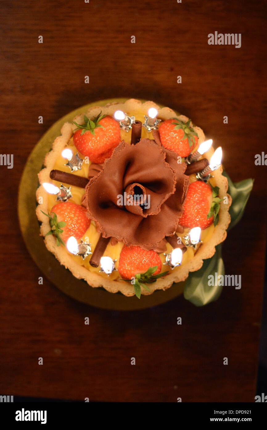 Birthday cake cake hi-res stock photography and images - Alamy
