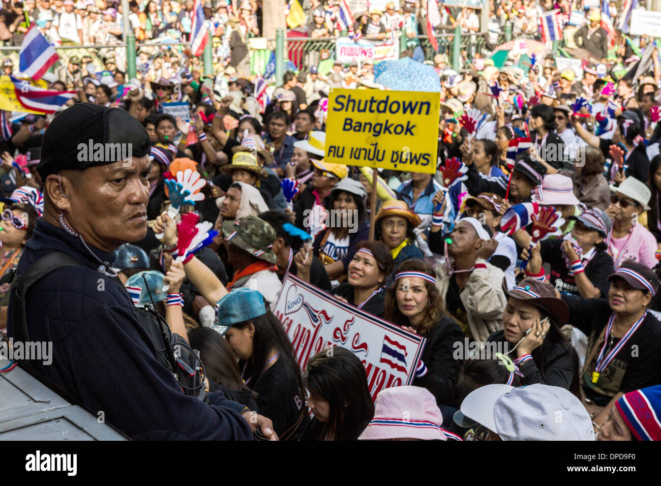 Bangkok, Thailand. 13th Jan, 2014. Many thousand government opponents gather in the inner city and bring the business life to a halt in Bangkok, Thailand, 13 January 2014. Demonstrators occupy at least seven important crossings and move in long protest marches through the main streets. Photo: Sebastian Backhaus/dpa/Alamy Live News Stock Photo