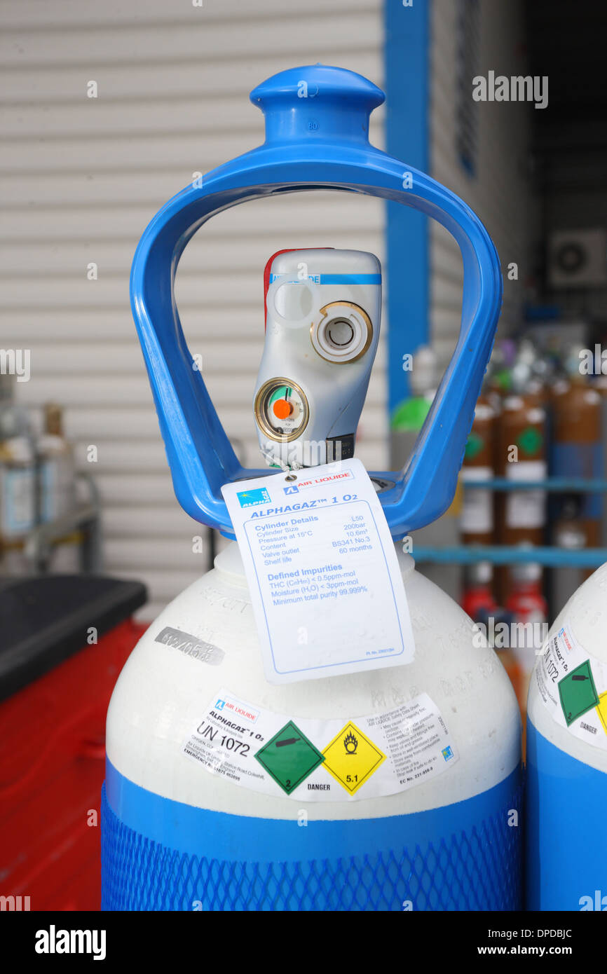 Cylinder filling station hires stock photography and images Alamy