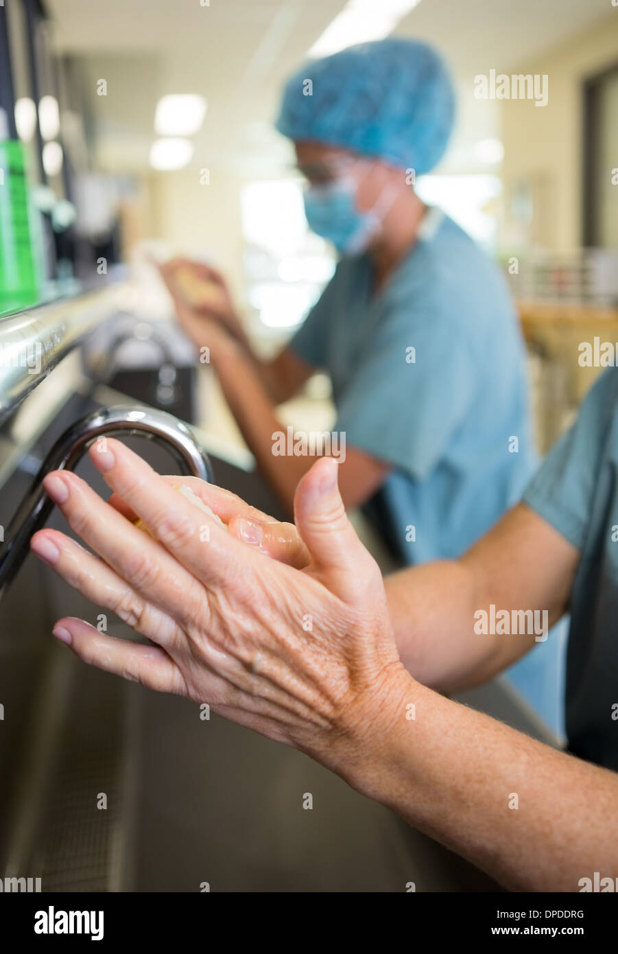 Surgical Hand Scrub Stock Photos & Surgical Hand Scrub Stock Images Alamy